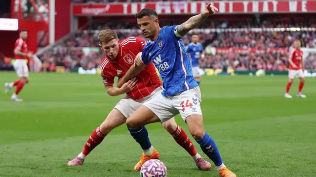 Granit Xhaka of Sunderland holds off Elliot Anderson of Nottingham Forest