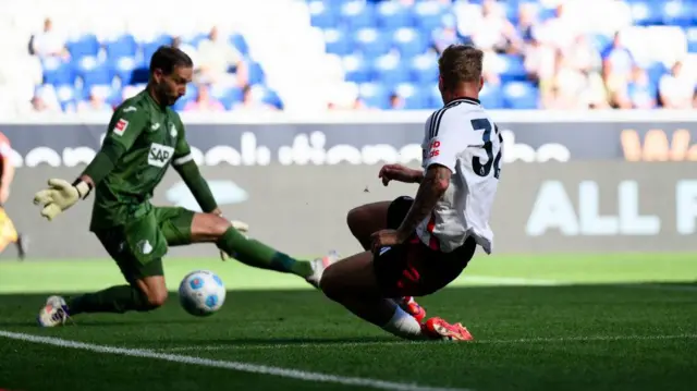 Emile Smith Rowe scores for Fulham