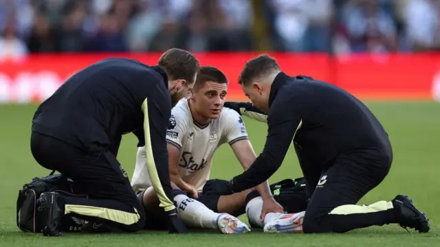 Everton's Ukrainian defender #19 Vitaliy Mykolenko reacts following an injury moments before walking off the pitch during the English Premier League football match between Aston Villa and Everton at Villa Park in Birmingham on September 14, 2024