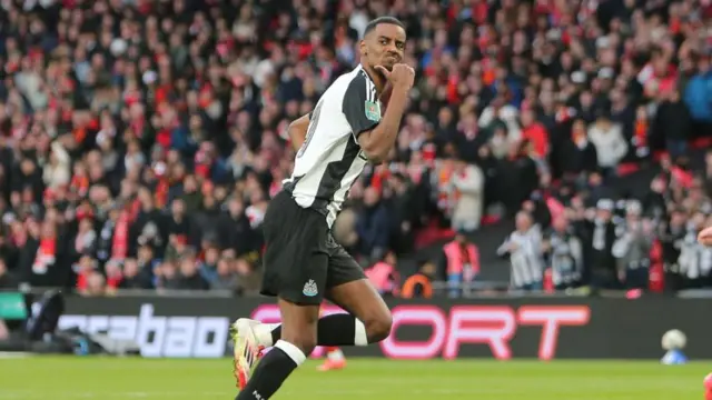Alexander Isak of Newcastle United celebrates his goal during the Carabao Cup Final between Liverpool and Newcastle United at Wembley Stadium