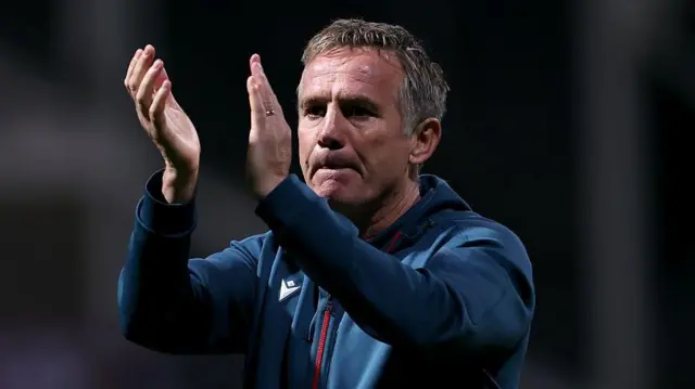 Wrexham boss Phil Parkinson applauds