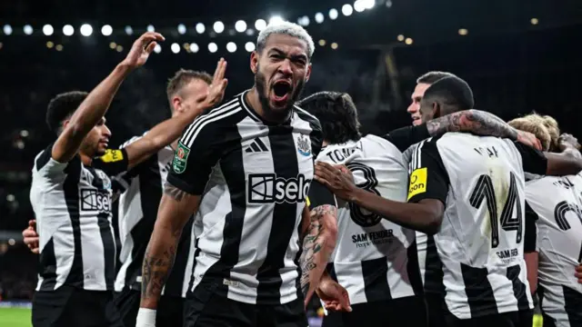 Newcastle United player Joelinton celebrates