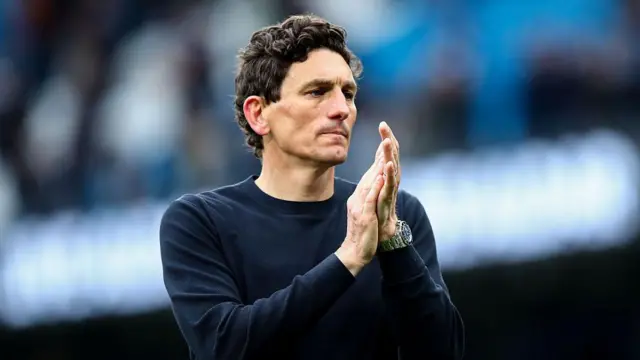 Keith Andrews applauding