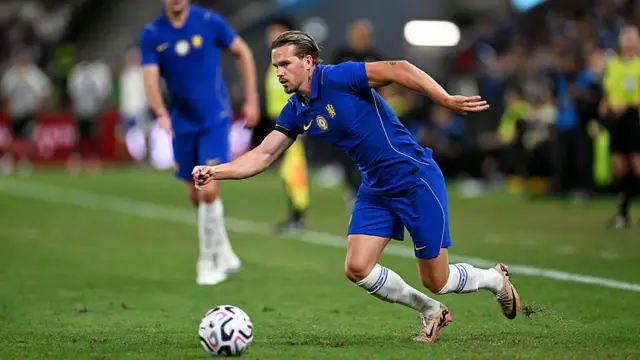 Mykhailo Mudryk of Chelsea runs with the ball