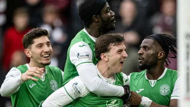 Hibernian players celebrate