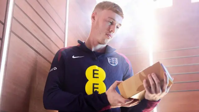 Cole Palmer poses for a photo with the award for England Senior Men's Player of the Year