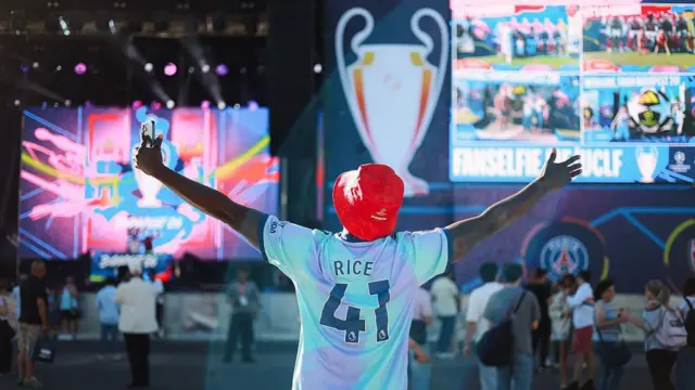 An Arsenal fan in Budapest with a 'Rice 41' away shirt on
