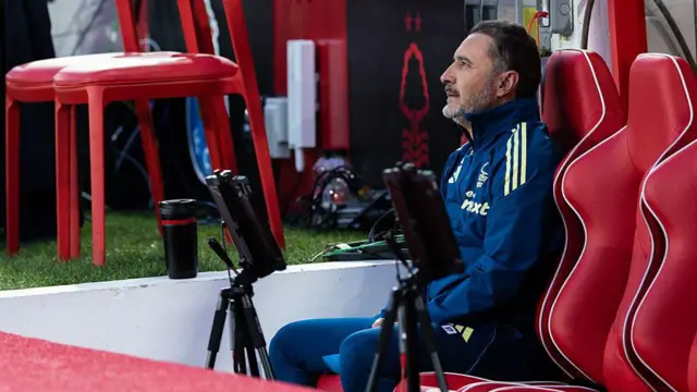 Vitor Pereira sits in the dugout