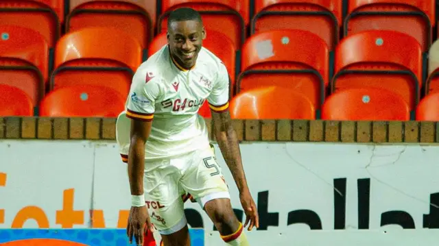 Tawanda Maswanhise celebrates scoring for Motherwell