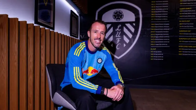 Alex Cairns signs his new Leeds contract