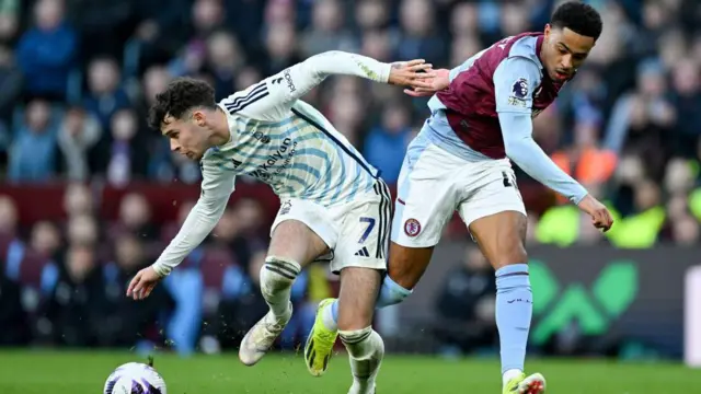 Neco Williams of Nottingham Forest is challenged by Jacob Ramsey of Aston Villa