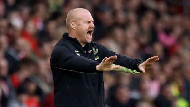 Sean Dyche shouts at his players