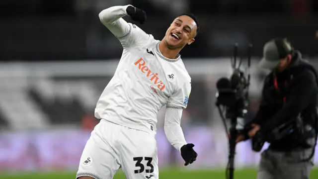 Adam Idah fist pumps after Swansea's won over Wrexham 