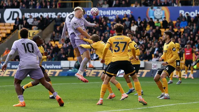 Jan Paul van Hecke scores for Brighton