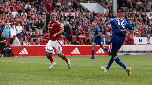 Abdoulaye Doucoure scoring for Everton
