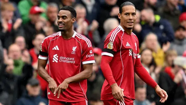 Ryan Gravenberch and Virgil van Dijk