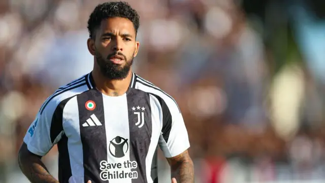 Douglas Luiz playing for Juventus