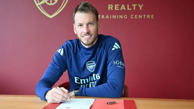 Neto signing for Arsenal