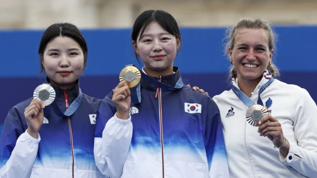 Nam Su-hyeon, Lim Si-hyeon and Lisa Barbelin on the podium at the Paris 2024 Olympics