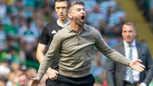 St Mirren manager Stephen Robinson