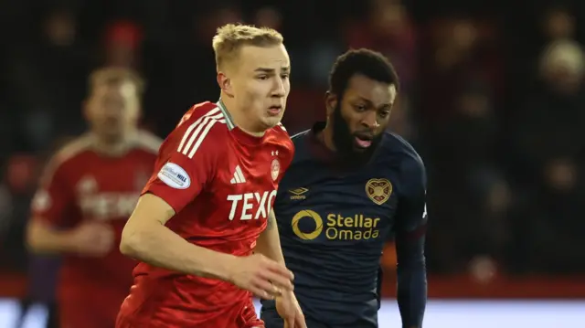 Aberdeen's Topi Keskinen and Hearts' Beni Baningime in action during a William Hill Premiership match between Aberdeen and Heart of Midlothian at Pittodrie Stadium