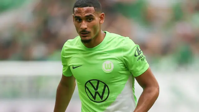 Maxence Lacroix in action for Wolfsburg