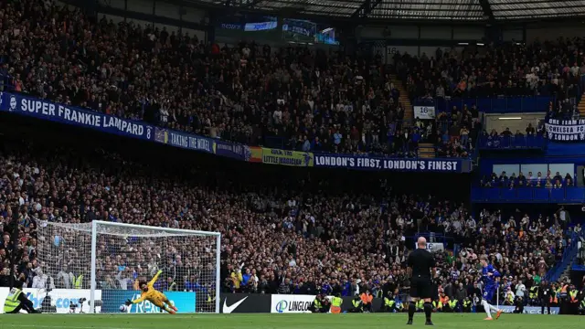 Cole Palmer scores for Chelsea