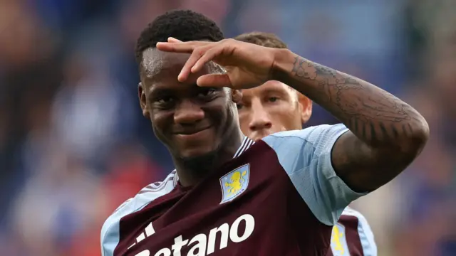 Jhon Duran salutes in celebration after his winning goal at Leicester.