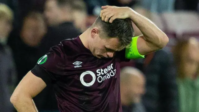 Lawrence Shankland dejected after Heidenheim result