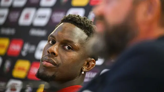 Maro Itoje looks at Andy Farrell