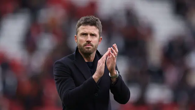 Michael Carrick clapping
