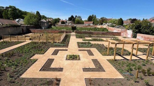 Gravel paths and empty flower beds in a rectangular pattern