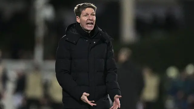 Oliver Glasner shouts from the touchline