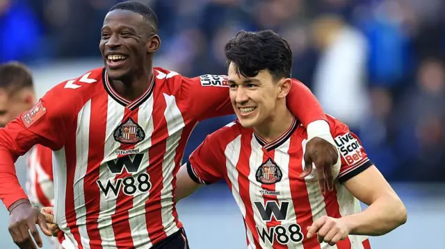 Luke O'Nien celebrates with Sunderland team-mates