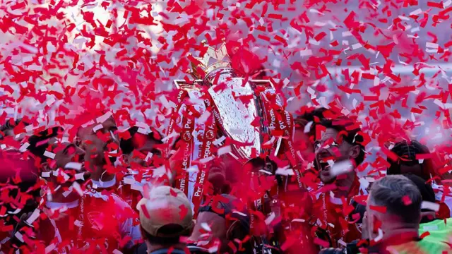  Arsenal with the trophy celebrations