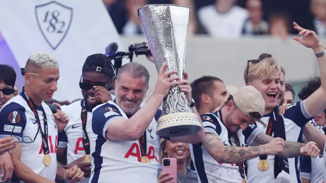Ange Postecoglou lifts the Europa League 