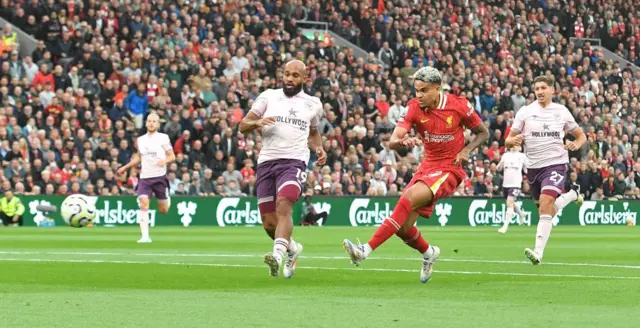 Liverpool's Luis Díaz scores his team's first goal during the Premier League match between Liverpool FC and Brentford FC