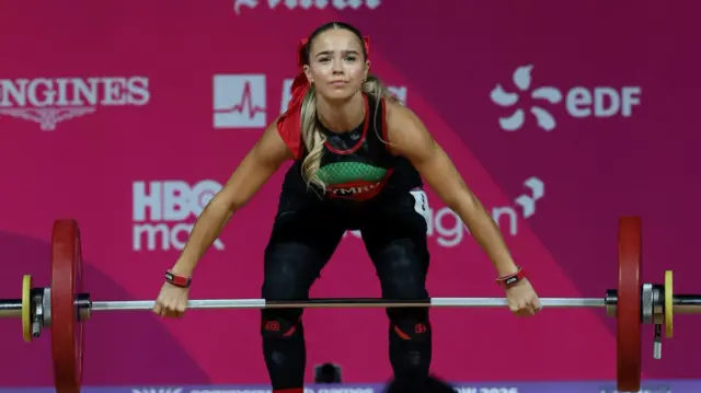 Nikola Roberts in weightlifting action