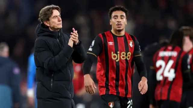 Thomas Frank applauds