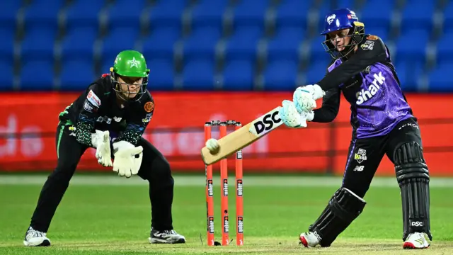 Danni Wyatt-Hodge batting for Hobart Hurricanes, with wicketkeeper Amy Jones stood up to the stumps