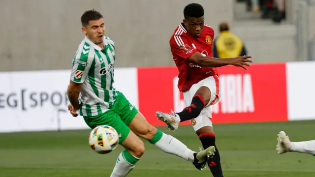 Amad Diallo shoots at goal for Manchester United