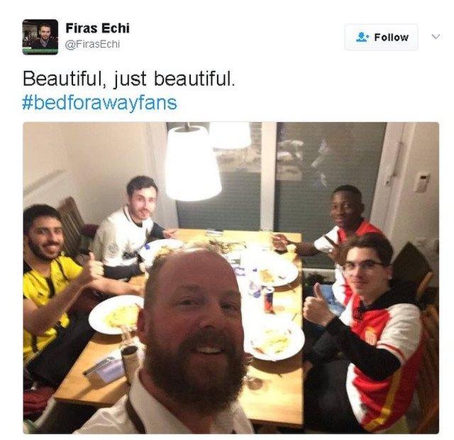 Tweet: Text Beautiful, just beautiful, with picture of Monaco and Borussia Dortmund fans eating together at a dining room table