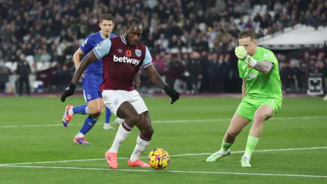 West Ham's Michail Antonio and Everton's Jordan Pickford