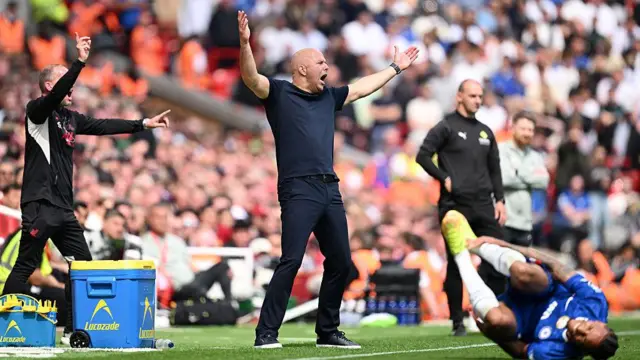 Arne Slot, Manager of Liverpool, reacts.