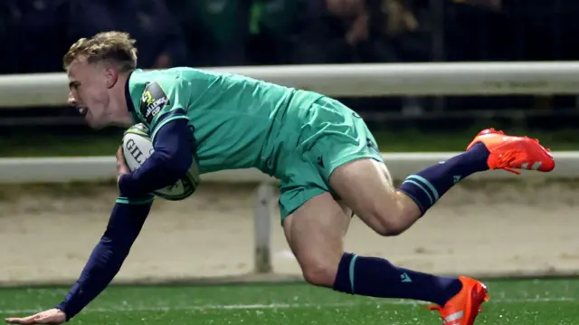 Ben Murphy scores Connacht's fourth try