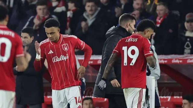 Dan Ndoye comes on for Igor Jesus