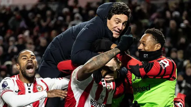 Brentford's Igor Thiago (centre) celebrates scoring his side's second goal with head coach Keith Andrews and team-mates 