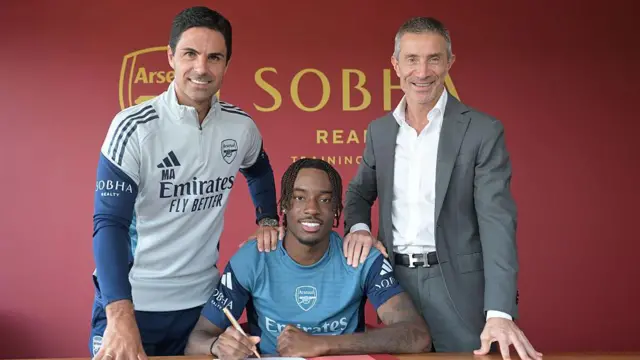Mikel Arteta, Noni Madueke signs his contract and Andrea Berta.
