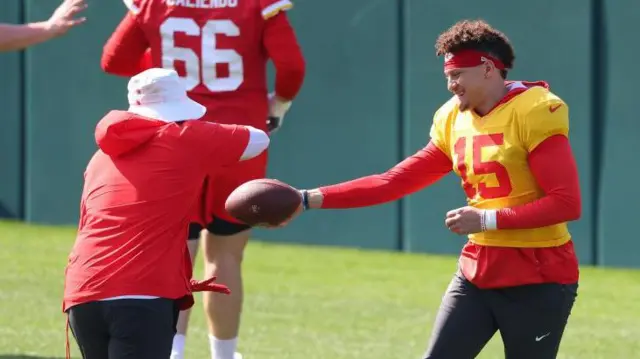 Patrick Mahomes makes a hand-off at practice with the Kansas City Chiefs before Super Bowl 59