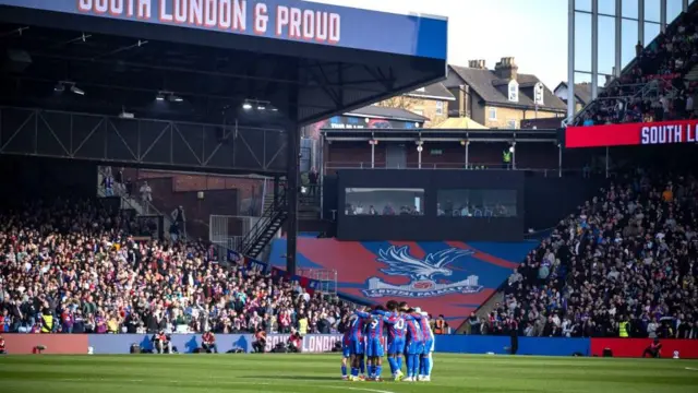 Crystal Palace players in a huddle